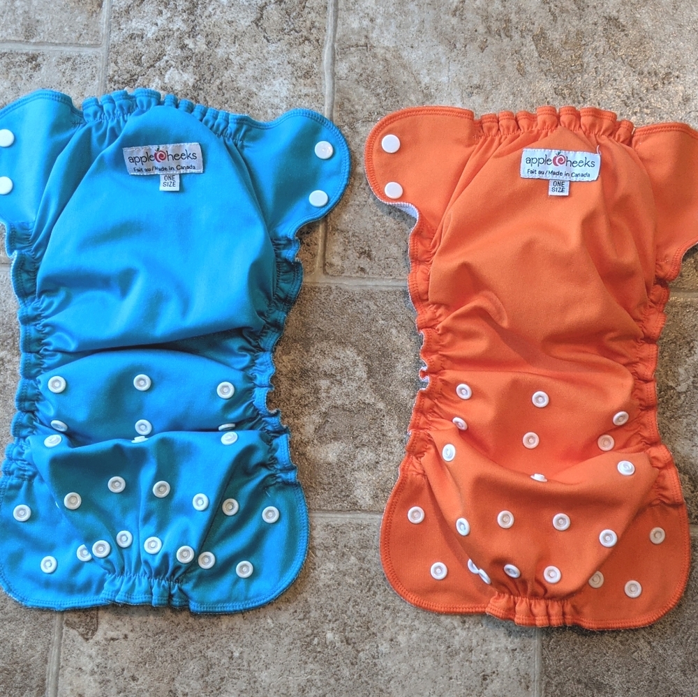 2 Applecheeks Onesize Diapers